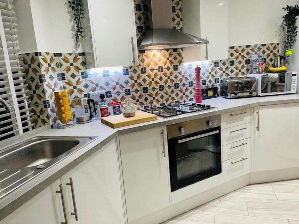 Ferienwohnung Bagshot Pennyhill Camberley Ascot Luxury 2 Beds 1 Bath Sleeps 4 Pets Ok Permit Parking Exterior foto