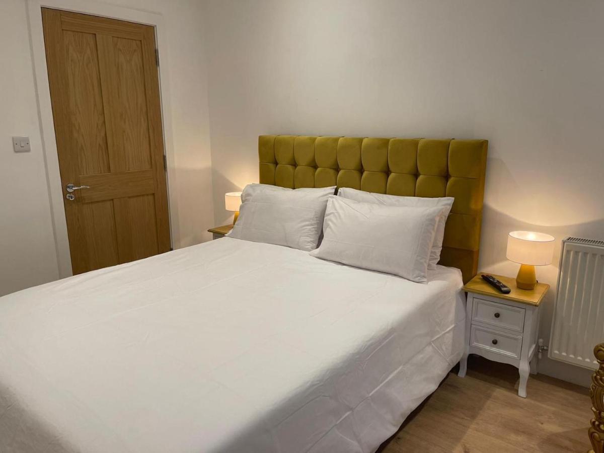 Ferienwohnung Bagshot Pennyhill Camberley Ascot Luxury 2 Beds 1 Bath Sleeps 4 Pets Ok Permit Parking Exterior foto